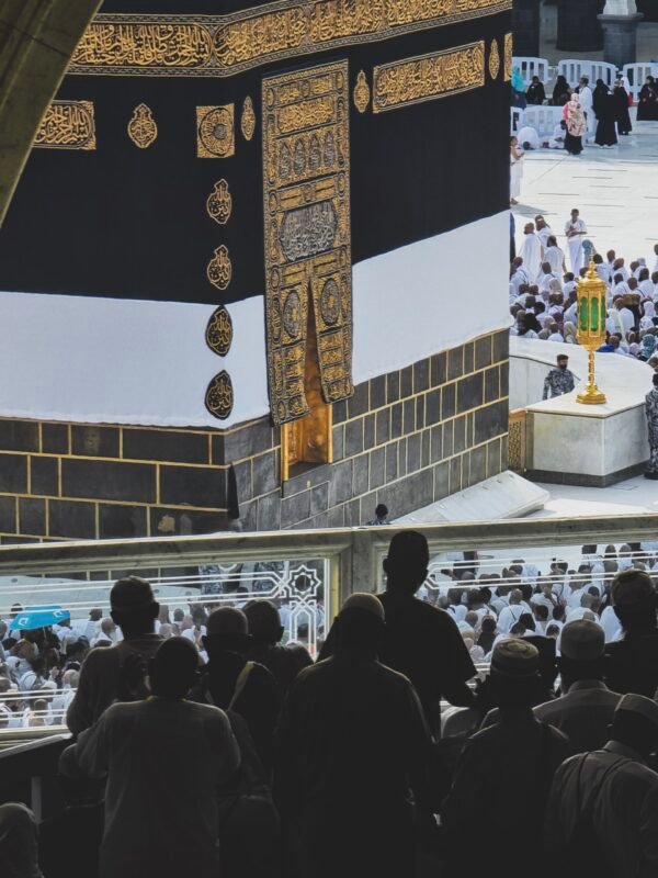 صورة المصلين أمام الكعبة المشرفة