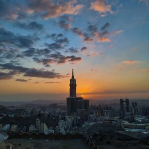 صورة برج الساعة مع سماء مكة المكرمة