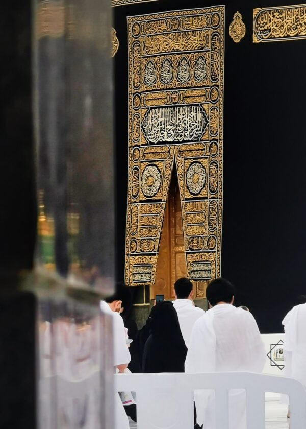 صورة جمالية تظهر فيها الكعبة المشرفة